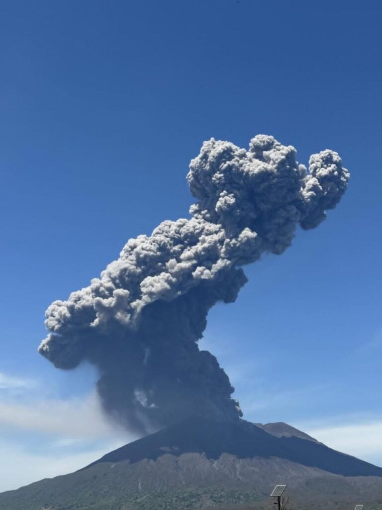 eruzione vulcano Sakurajima giappone