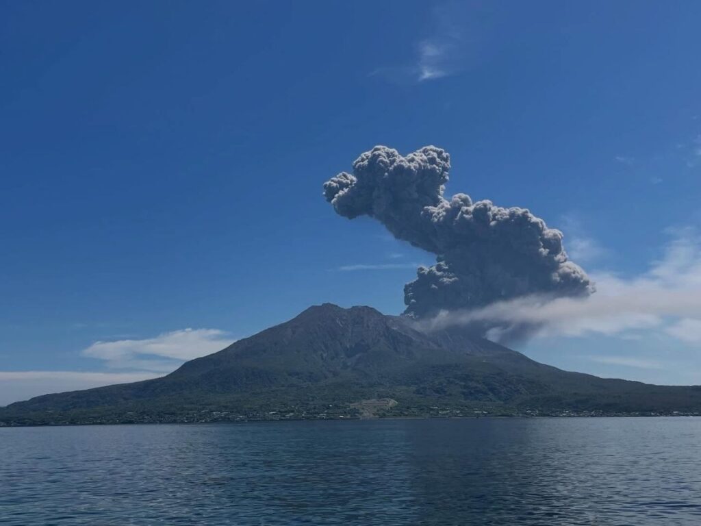 eruzione vulcano Sakurajima giappone