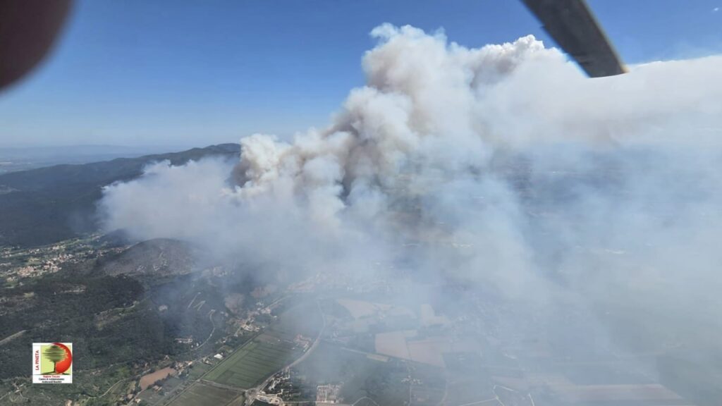 incendio monte faeta toscana