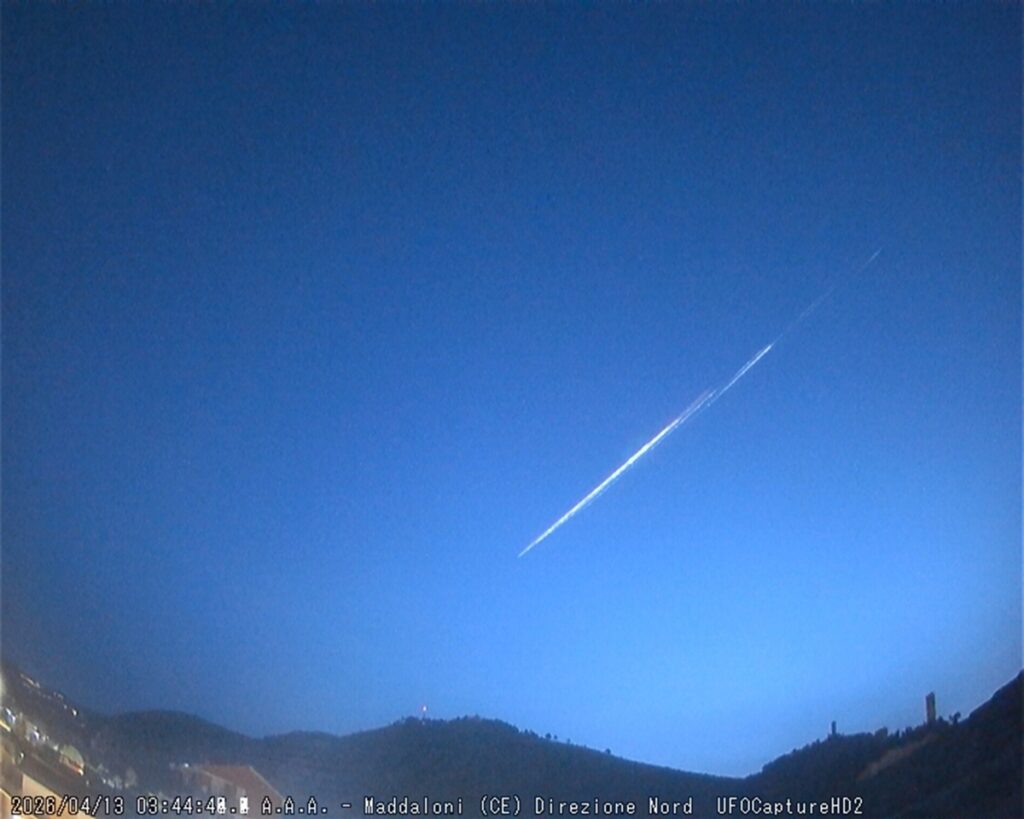 scia luminosa campania 13 aprile 2026