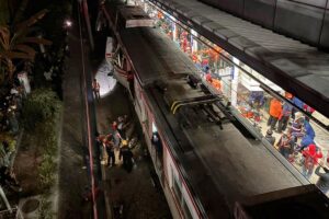 scontro treni indonesia
