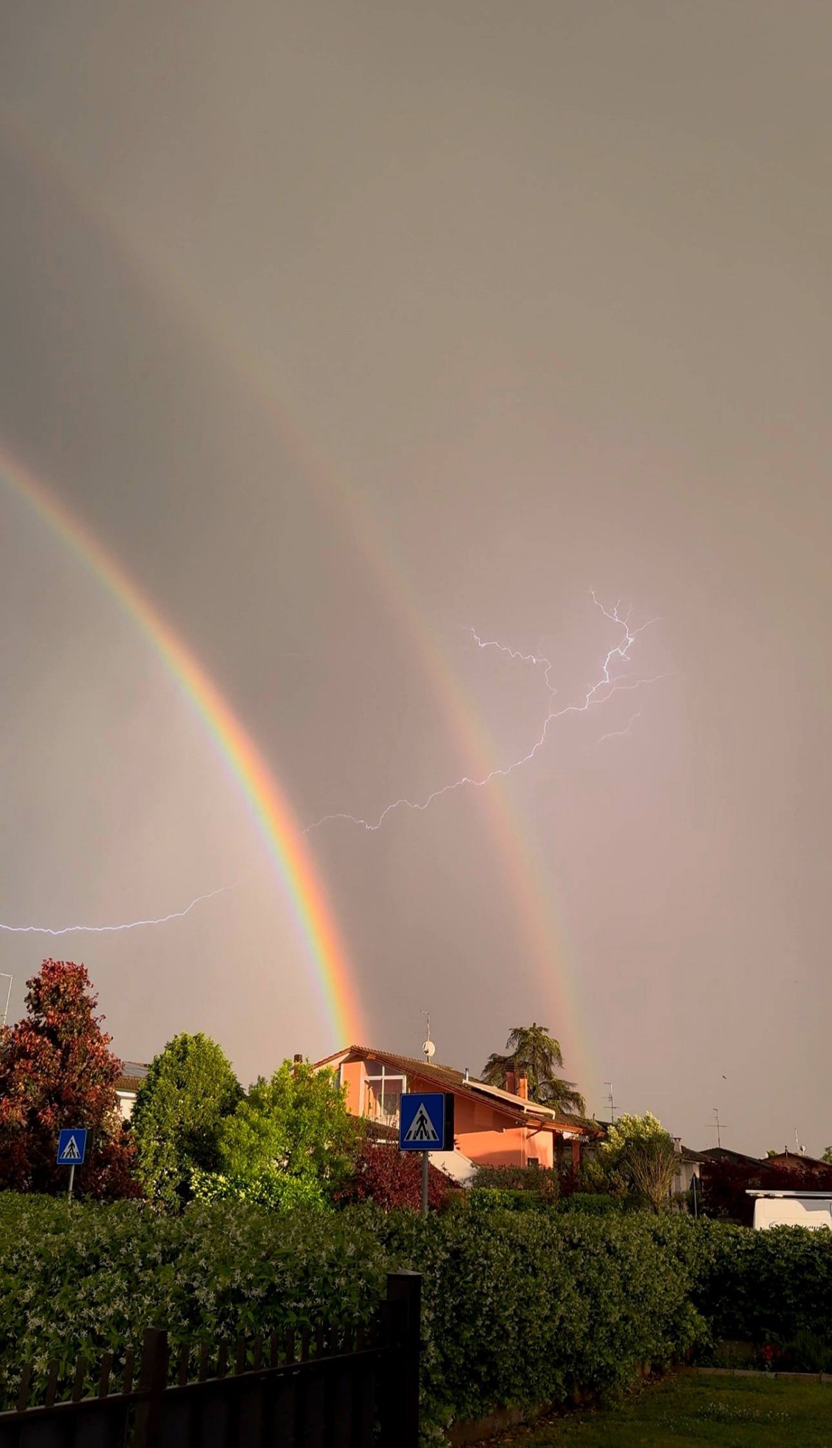 Doppio arcobaleno fulmine Veneto