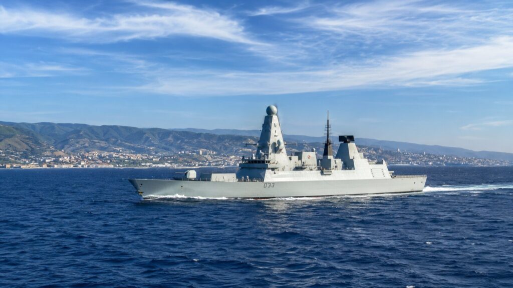 HMS Dauntless stretto di messina (1)