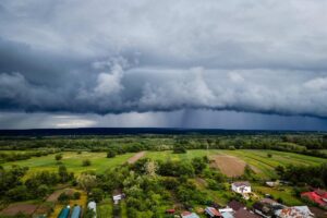 Maltempo Romania shelf cloud 17 maggio