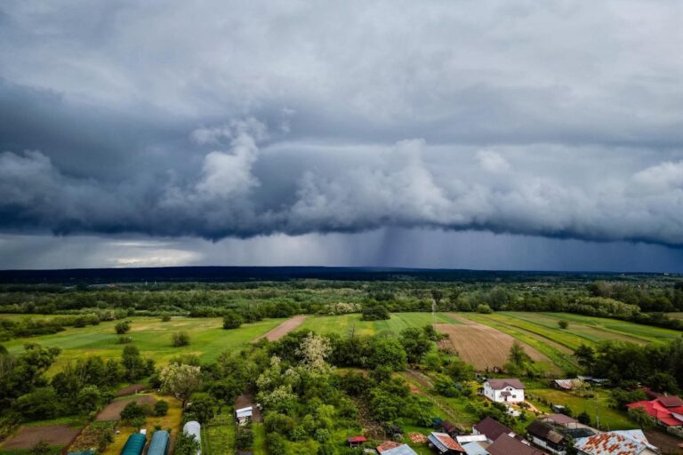 Maltempo Romania shelf cloud 17 maggio