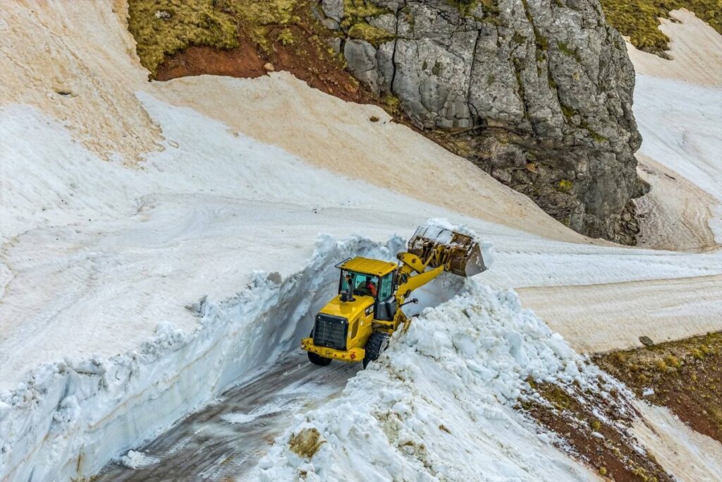 Neve rosa Grecia