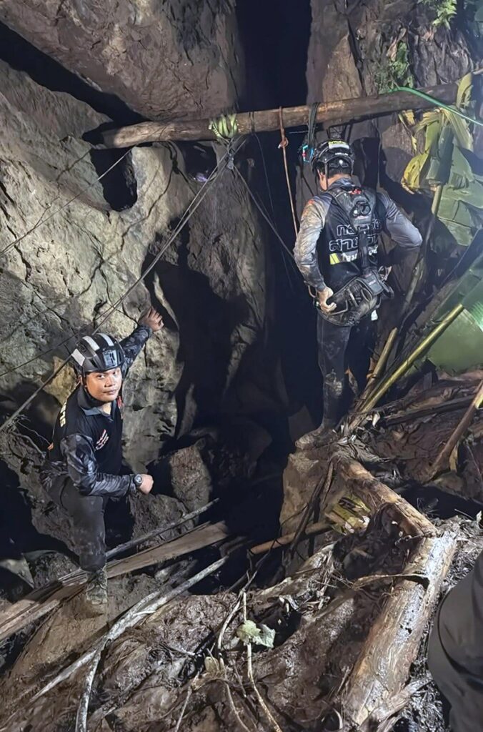 bloccati grotta laos