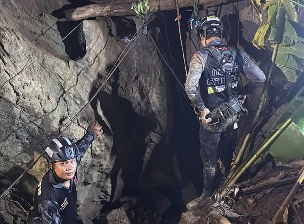 bloccati grotta laos
