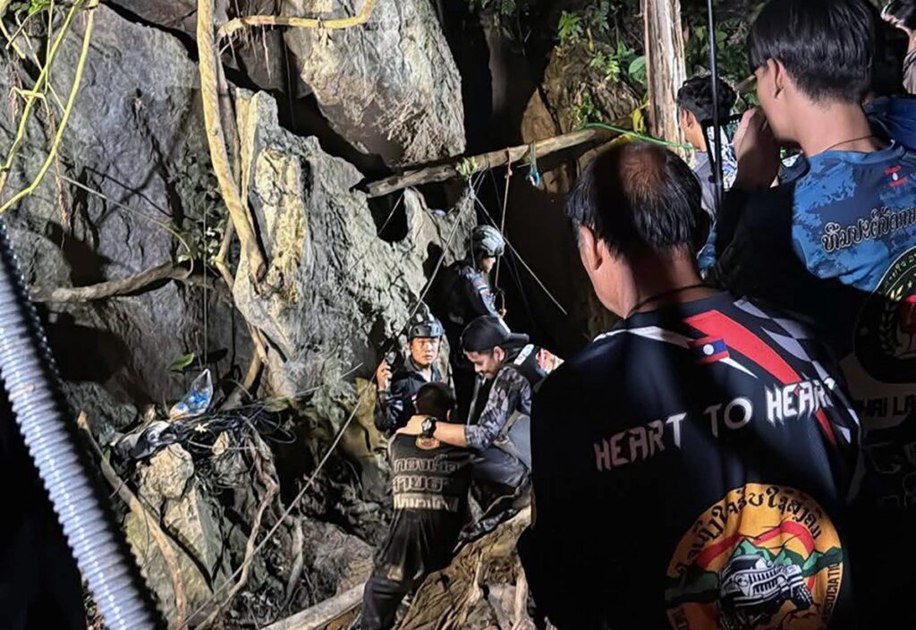 bloccati grotta laos