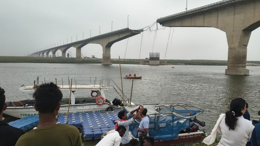 crollo ponte india