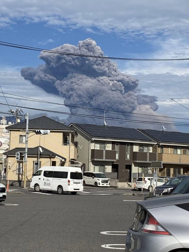 eruzione vulcano Sakurajima giappone