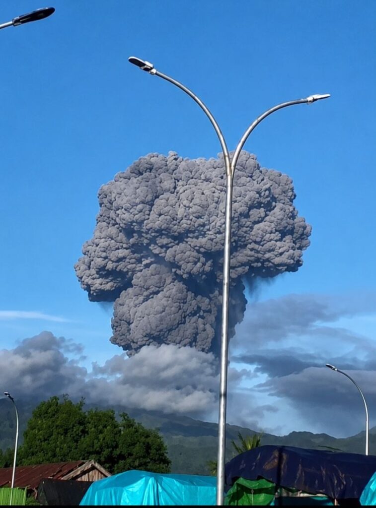 eruzione vulcano dukono
