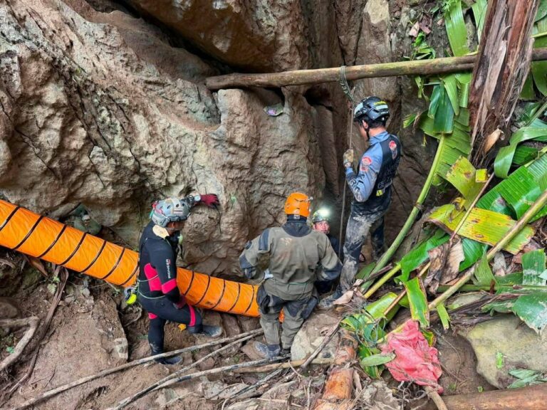 laos grotta salvataggio