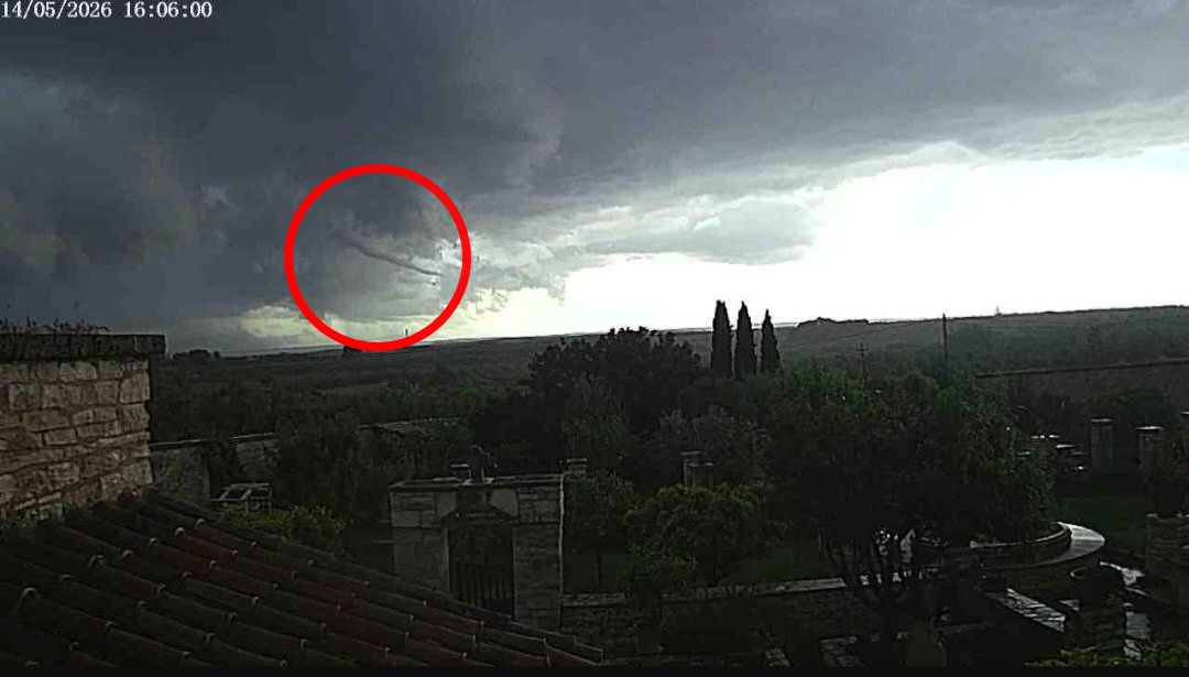 maltempo funnel cloud terlizzi puglia