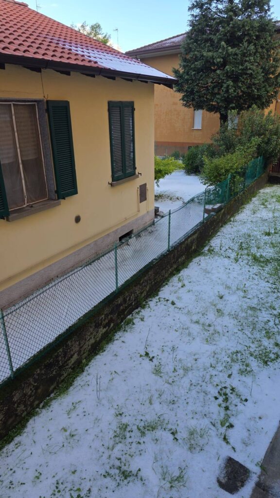 maltempo grandine Cermenate lombardia