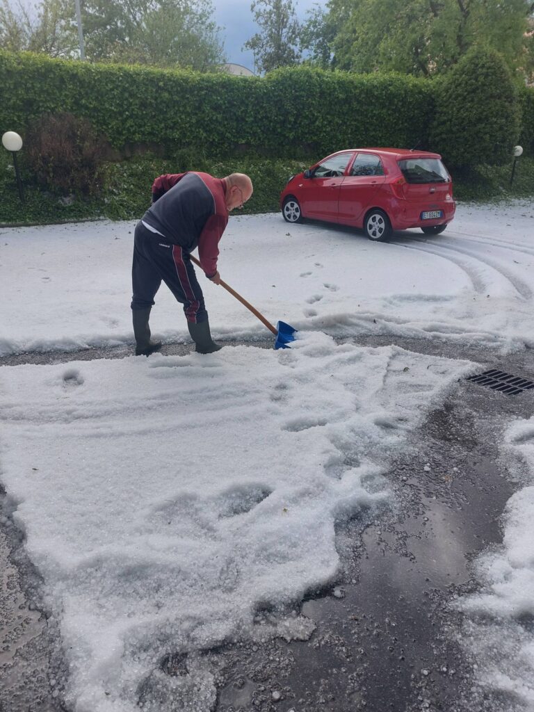 maltempo grandine Cermenate lombardia