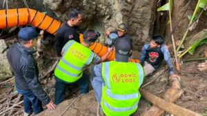 persone bloccate grotta laos