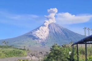 Eruzione piroclastica Semeru Indonesia
