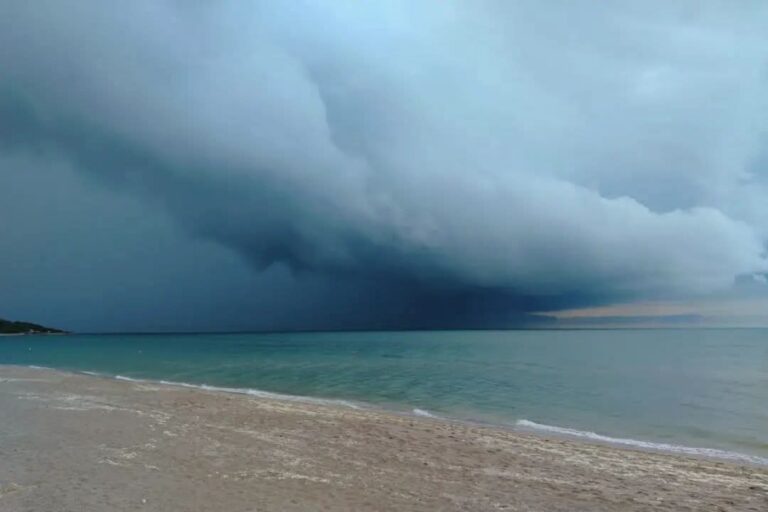 Shelf cloud Romania 7 giugno