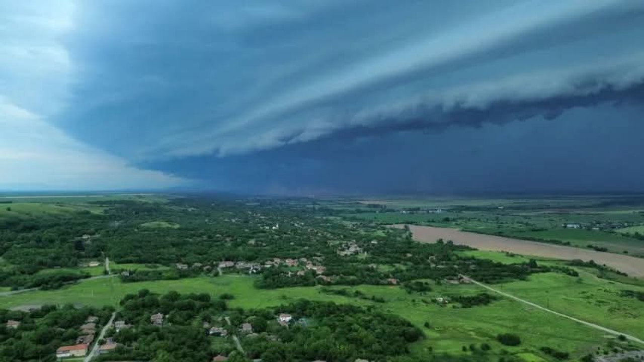 Shelf cloud sul Danubio