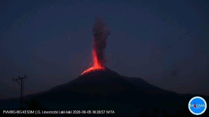 eruzione vulcano Lewotobi Laki-Laki indonesia
