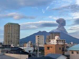 eruzione vulcano sakurajima giappone