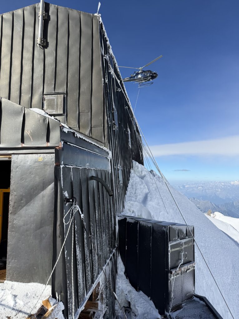 foto stazione GPS più alta d'Europa Capanna Margherita Monte Rosa Politecnico Torino