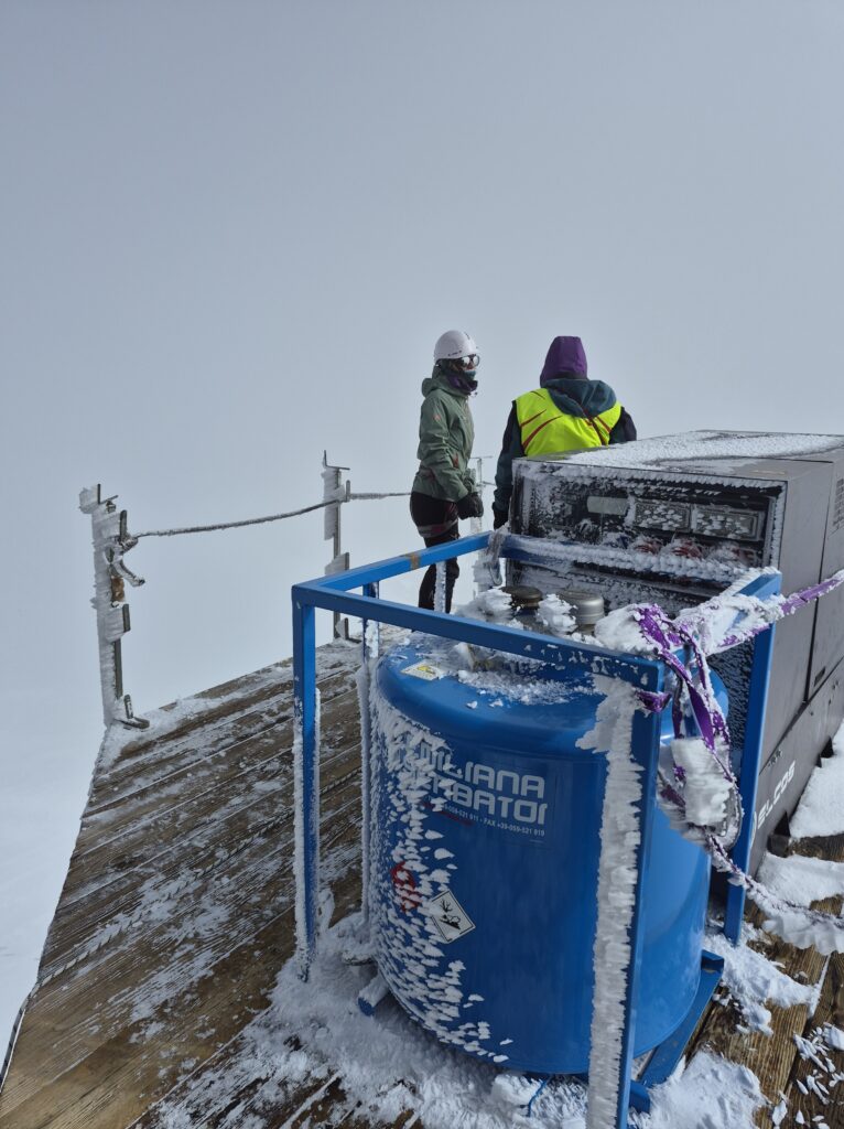 foto stazione GPS più alta d'Europa Capanna Margherita Monte Rosa Politecnico Torino