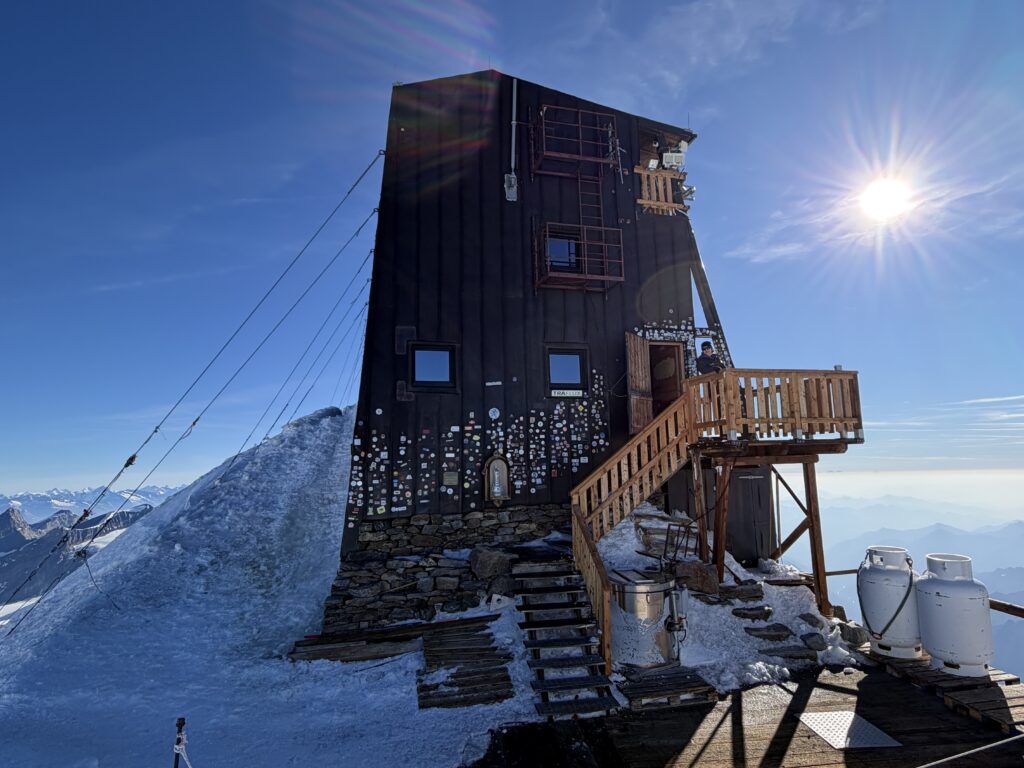 foto stazione GPS più alta d'Europa Capanna Margherita Monte Rosa Politecnico Torino
