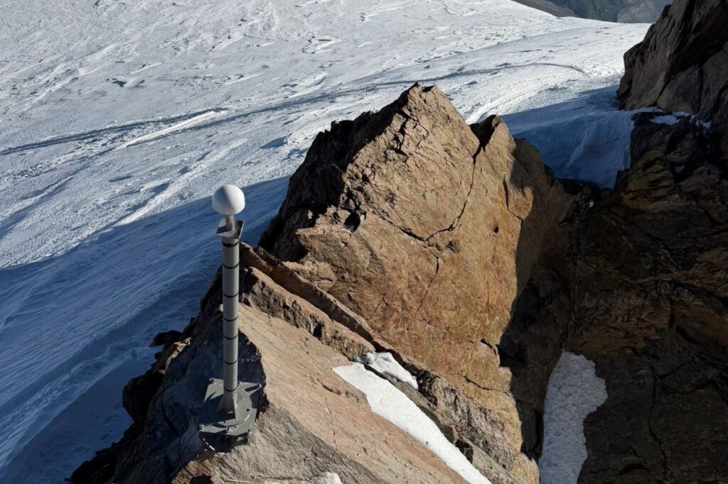 foto stazione GPS più alta d'Europa Capanna Margherita Monte Rosa Politecnico Torino