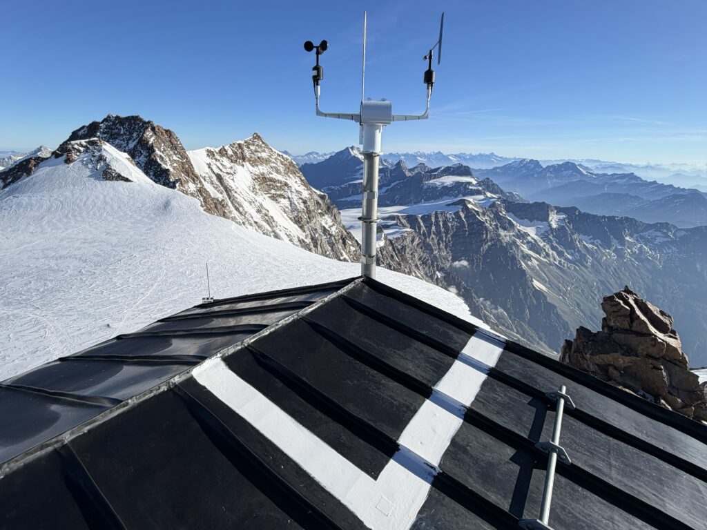 foto stazione GPS più alta d'Europa Capanna Margherita Monte Rosa Politecnico Torino