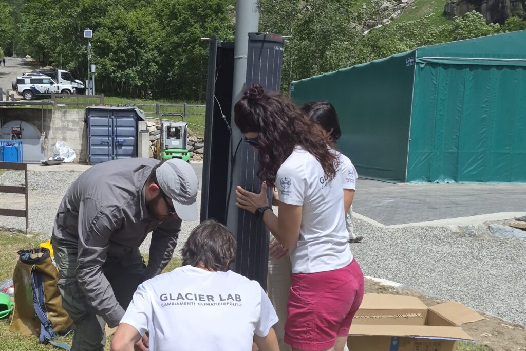 foto stazione GPS più alta d'Europa Capanna Margherita Monte Rosa Politecnico Torino