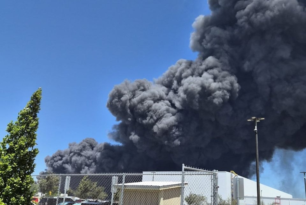 incendio magazzino california