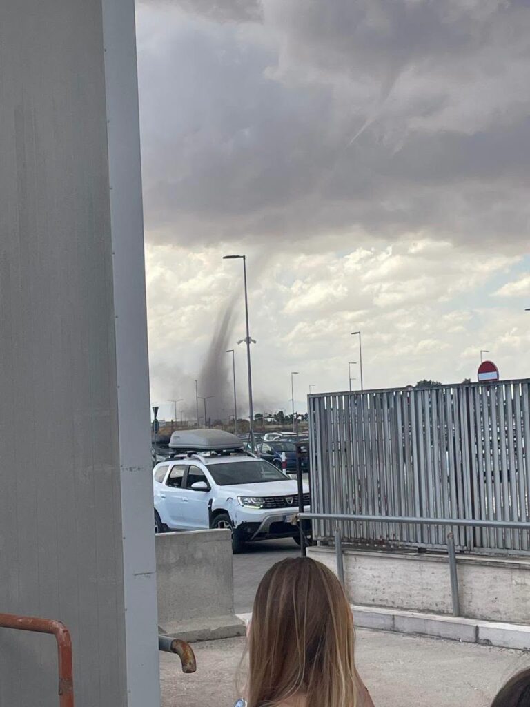 maltempo tornado foggia puglia