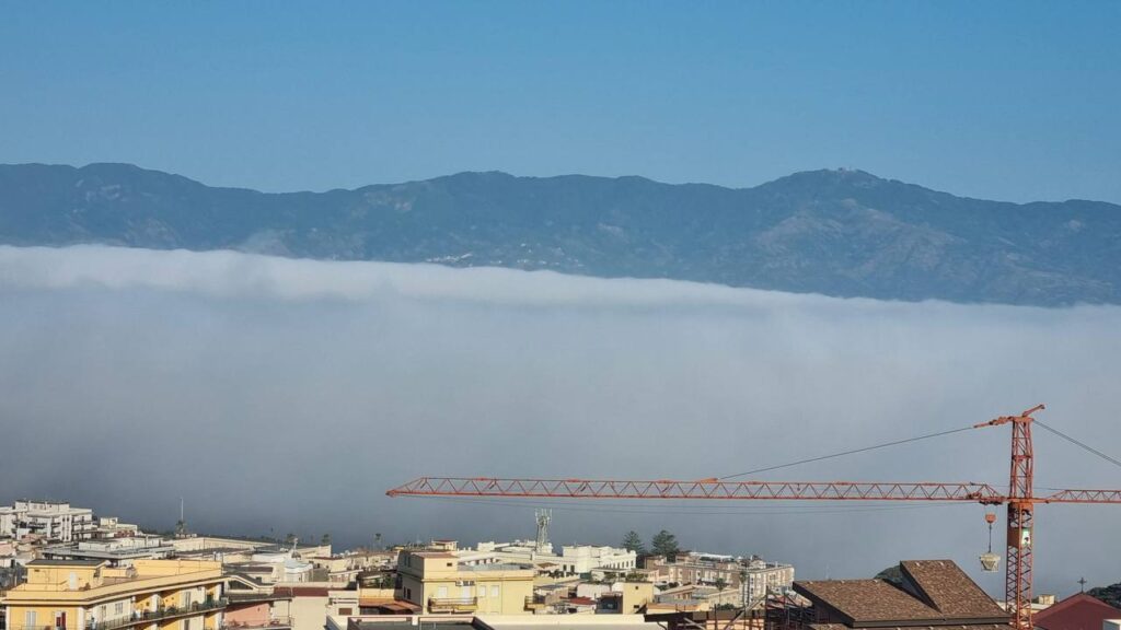 nebbia inghiotte reggio calabria 5 giugno 2026