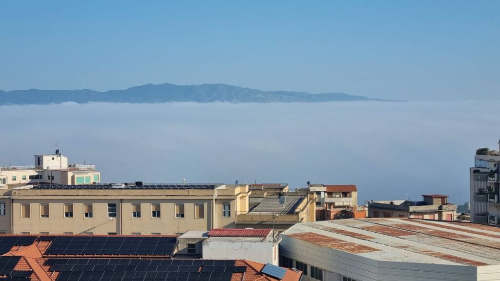 nebbia inghiotte reggio calabria 5 giugno 2026