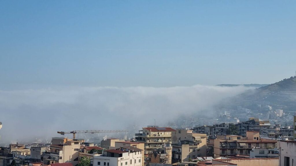nebbia inghiotte reggio calabria 5 giugno 2026