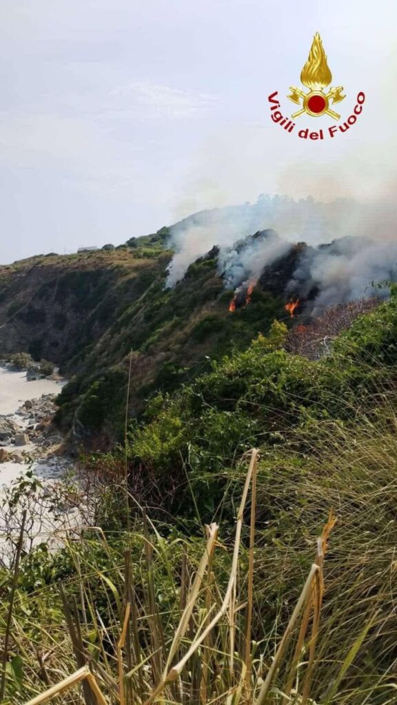 Incendi Calabria Zambrone