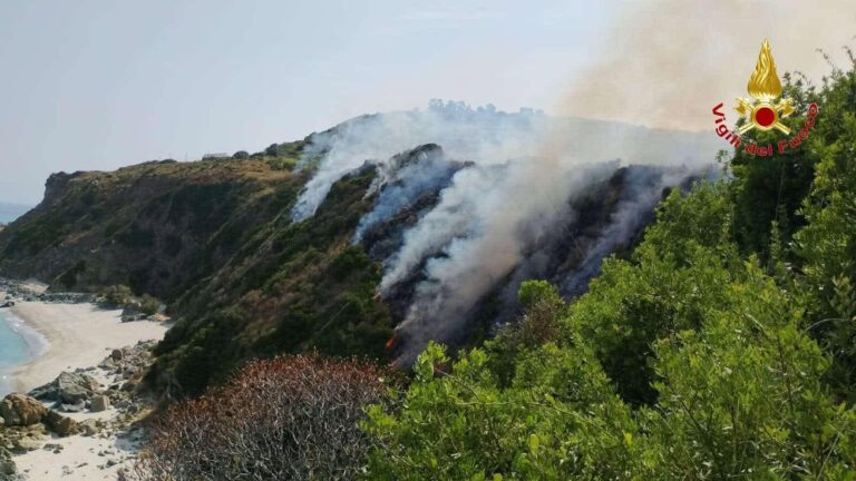 Incendi Calabria Zambrone