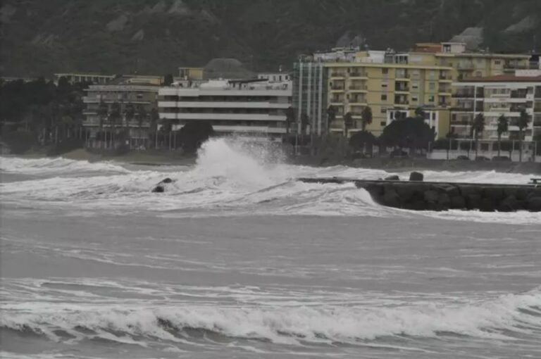 Maltempo Calabria vento Crotone