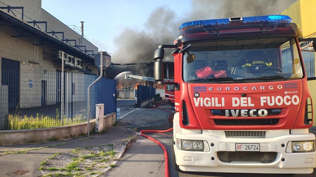 incendio novate milanese