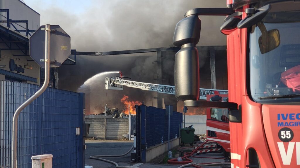 incendio novate milanese