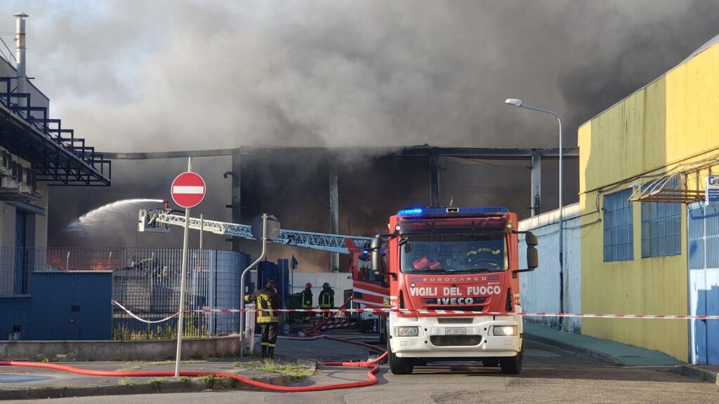 incendio novate milanese