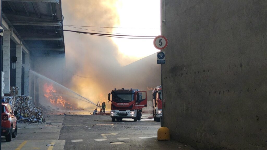 incendio novate milanese