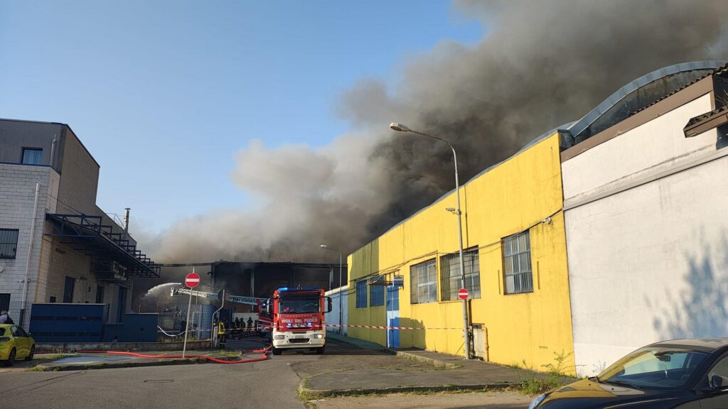 incendio novate milanese