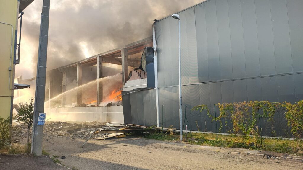 incendio novate milanese