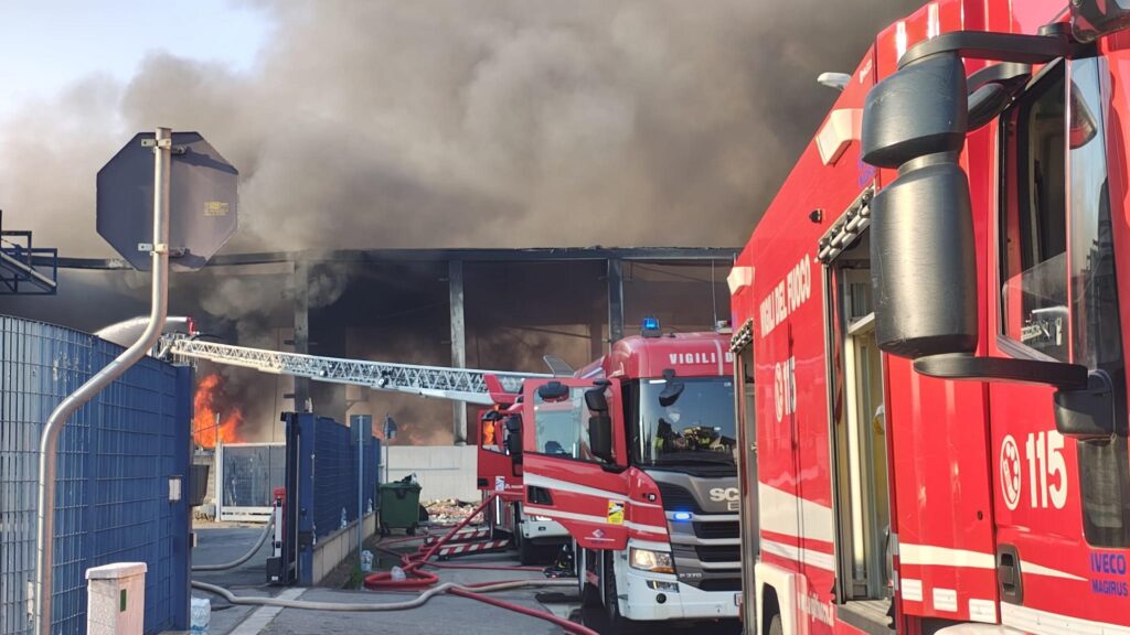 incendio novate milanese