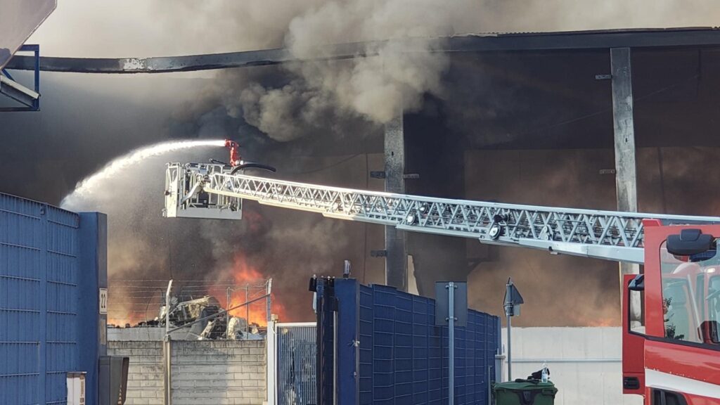 incendio novate milanese