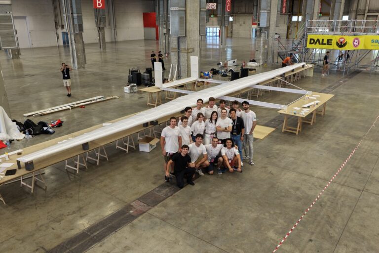 aereo carta più grande mondo
