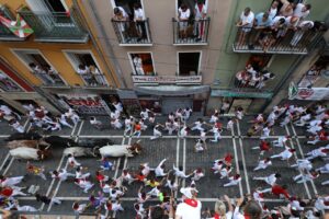encierro corsa tori pamplona